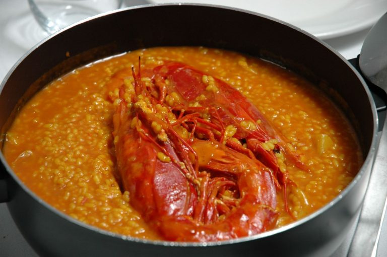 Cómo hacer un impresionante arroz con carabineros con la receta de Alberto Chicote