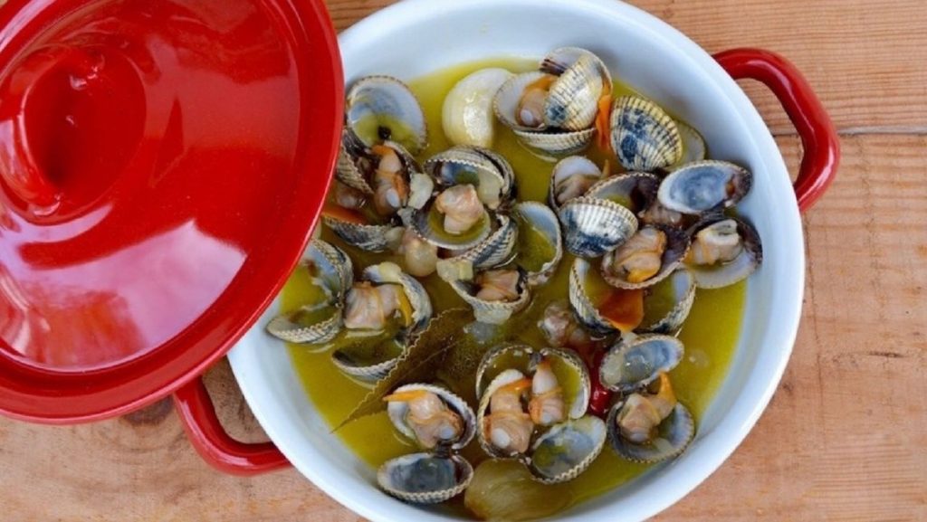 Necesitarás De Estos Ingredientes Para Prepara Un Delicioso Plato De Mejillones En Escabeche