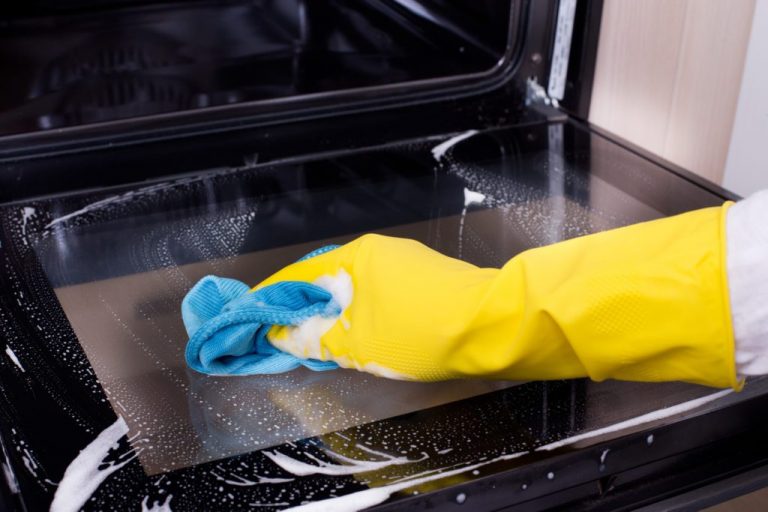 Cómo limpiar el horno a fondo antes de usarlo en Navidad