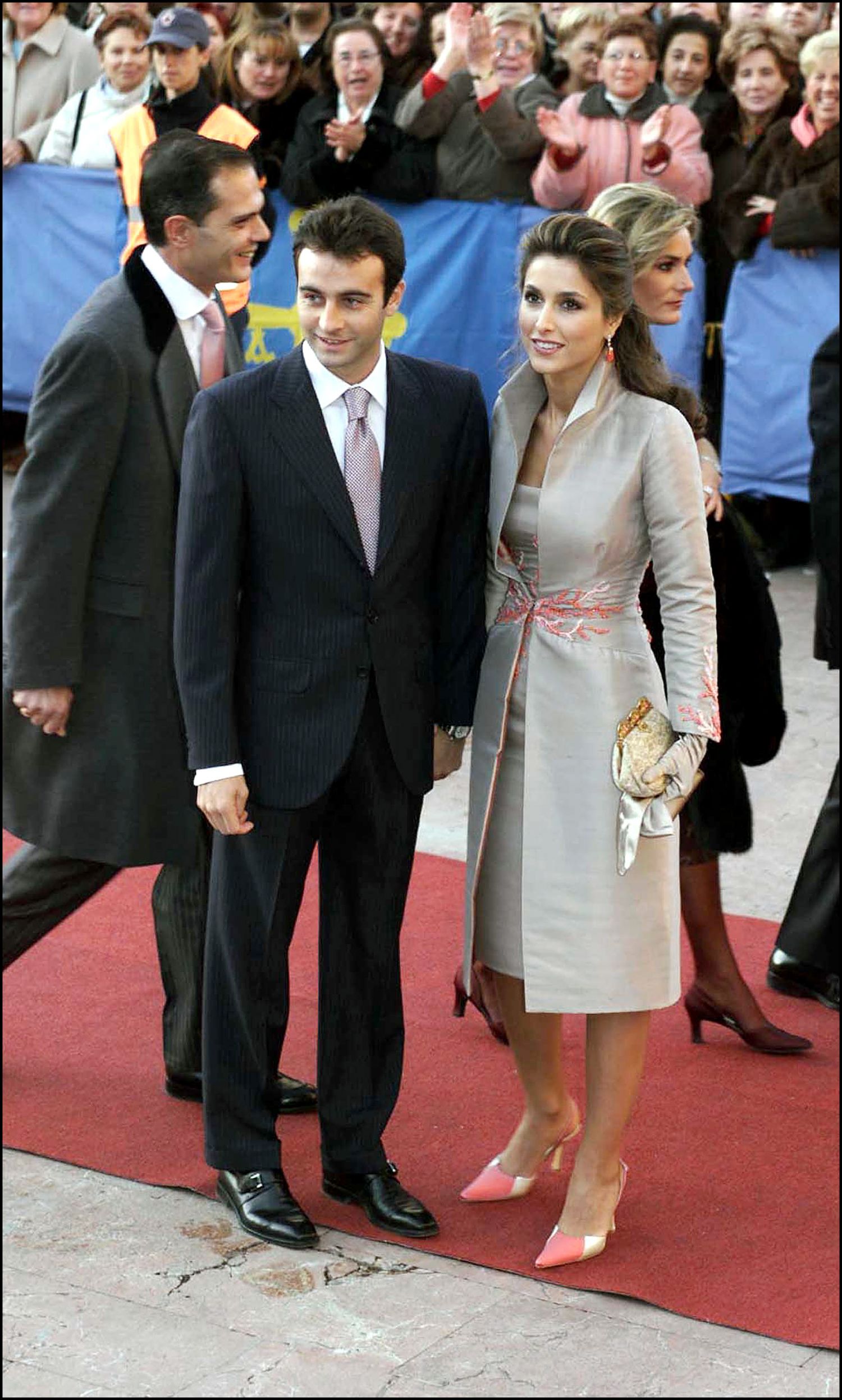 Enrique Ponce Paloma Cuevas En La Boda De Rafa Camino Vestido Edurado Ladrón De Guevara