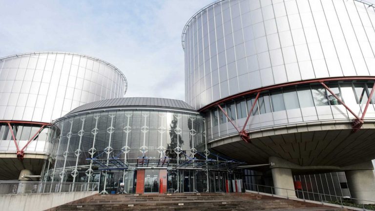 El TEDH condena a España por tardar cuatro años en facilitar un certificado de nacimiento y un DNI