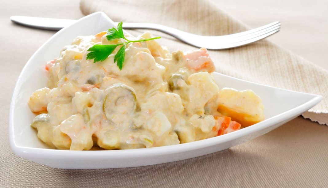 Puedes hacer tu ensaladilla rusa sin mayonesa