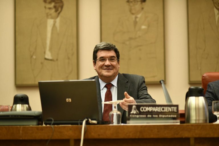 Escrivá multará altas y bajas en fines de semana para evitar pagar cotizaciones