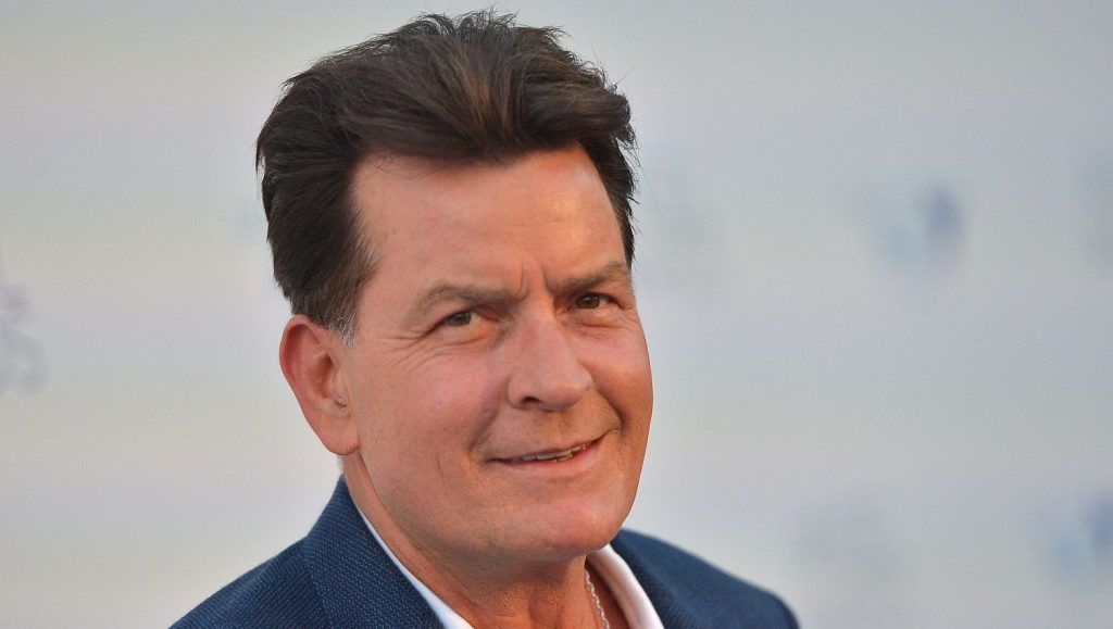 Charlie Sheen, Amenazado De Su Enfermedad