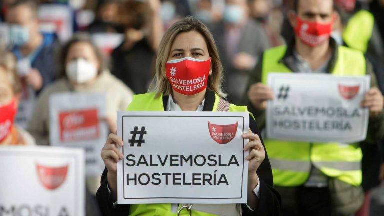 Hosteleros piden en el Congreso el «rescate del sector»