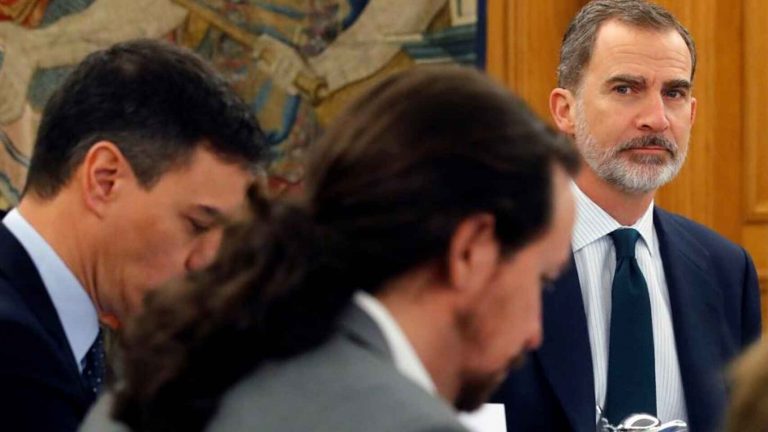 Iglesias dice que regalaría a Felipe VI la serie ’30 monedas’