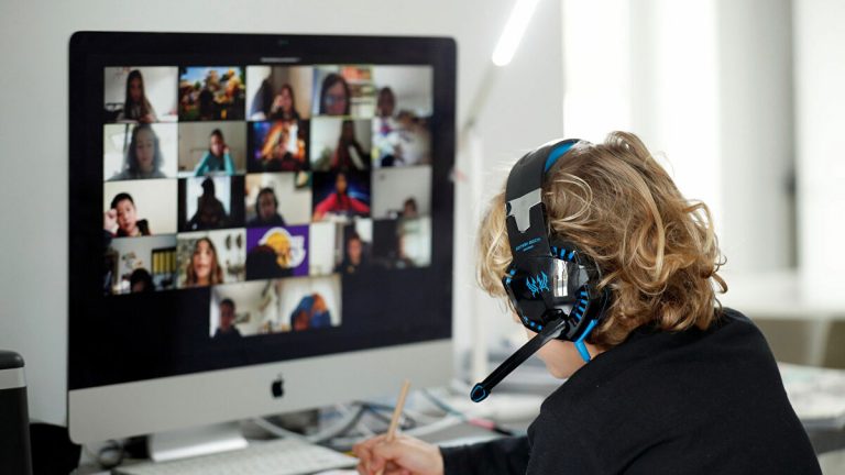El truco para mejorar la calidad de audio de tus videollamadas