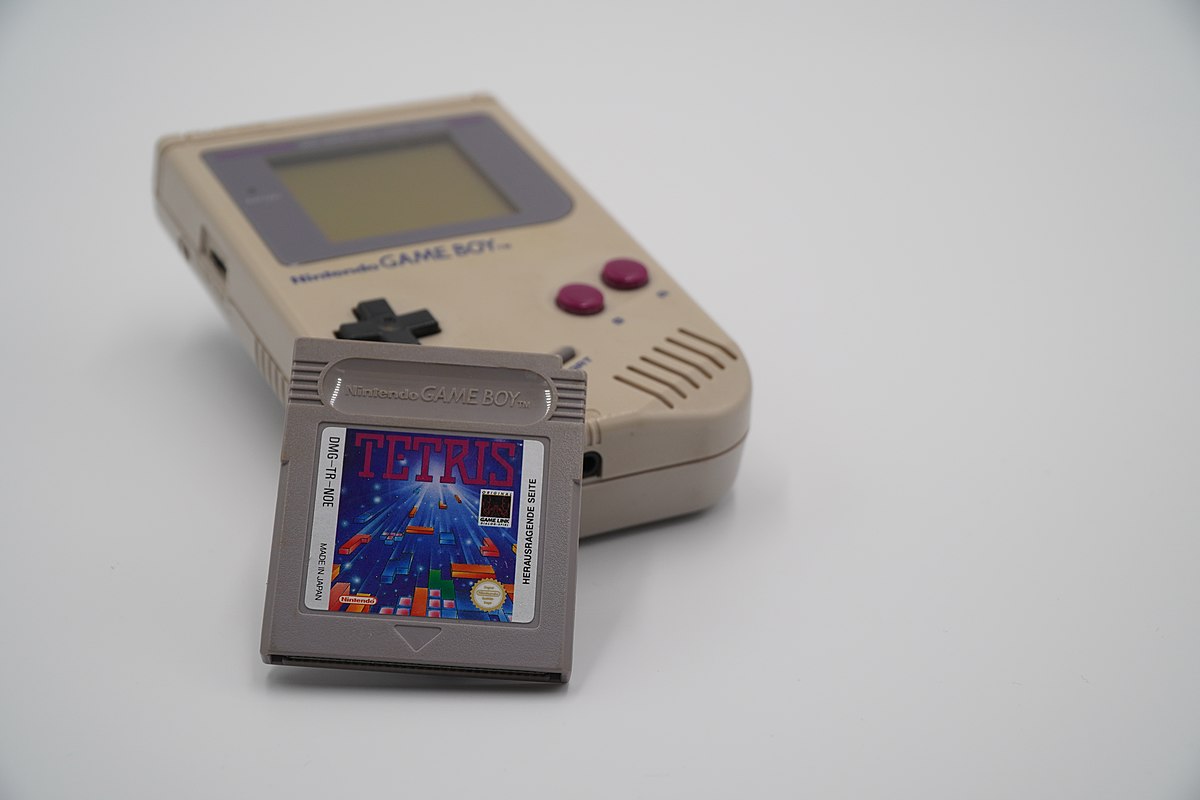patio de recreo Intento Etapa La Nintendo Game Boy, el tamagotchi y otros juguetes de los 90 que ahora  valen una fortuna