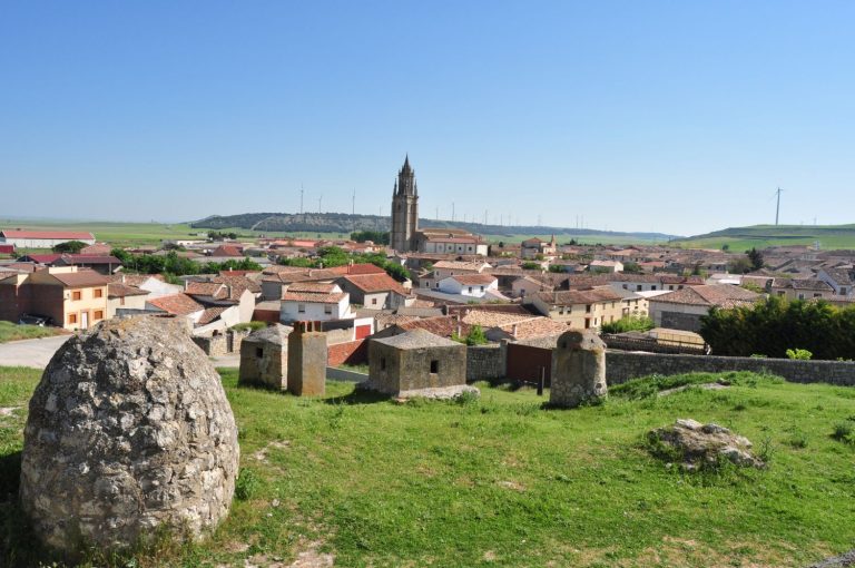 Pueblos de España poco conocidos con un entorno ideal