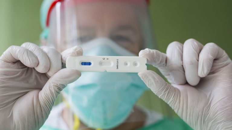 Canarias niega que el informe del Consejo de Estado contra los test sea un «fracaso»