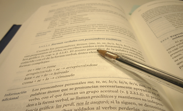 Qué Es Un Verbo Transitivo 3 Ejemplos De Verbos Transitivos