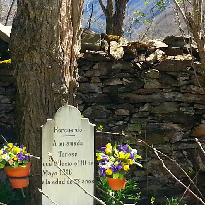 Recuerdo... A Mi Amada Teresa Que Falleció El 10 Mayo 1916 A La Edad De 33 Años Cementerio