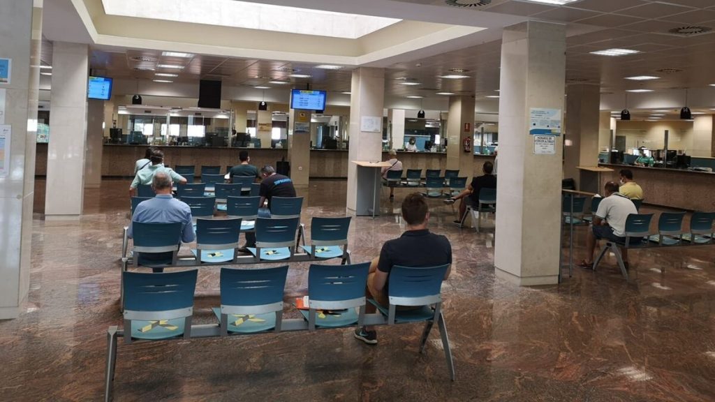 Imagen De Una Oficina De La Dgt.