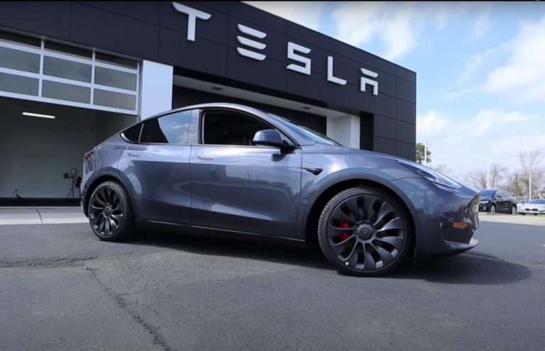 Tesla entra este lunes en el S&P 500 tras multiplicar por siete el valor de sus acciones
