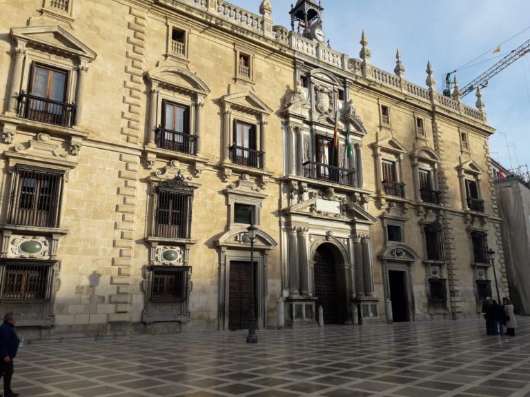 Los procuradores piden más competencias para aliviar el «atasco judicial»