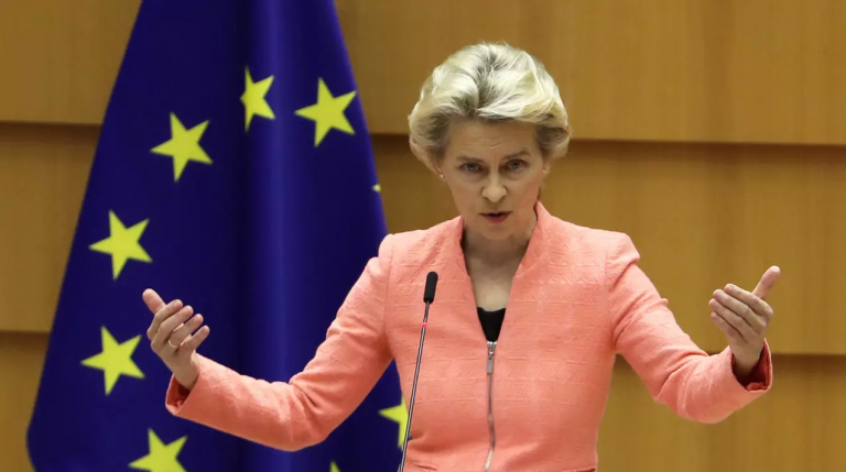 Von der Leyen pide a los 27 empezar a vacunar el «mismo día» como señal de unidad