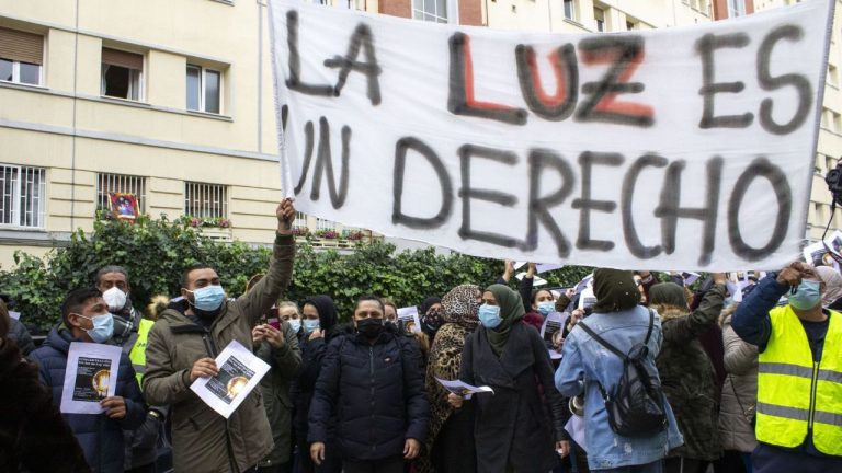 Vecinos de la Cañada vuelven a protestar frente a Vivienda tras «tres meses sin luz»