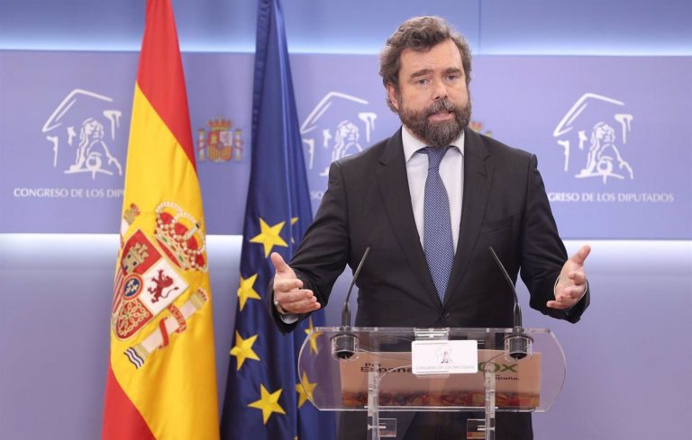 Vox denuncia campaña contra la Corona: «A Sánchez no le gusta tener al Rey por encima»