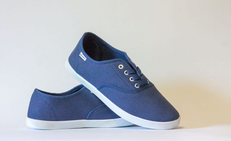 Covid-19: Por qué no tienes que desinfectar tus zapatos