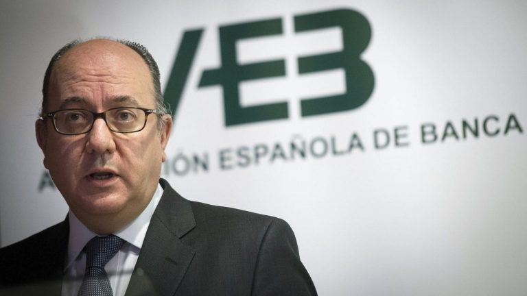 La patronal de banca y los sindicatos se dan un mes más para negociar el nuevo convenio colectivo