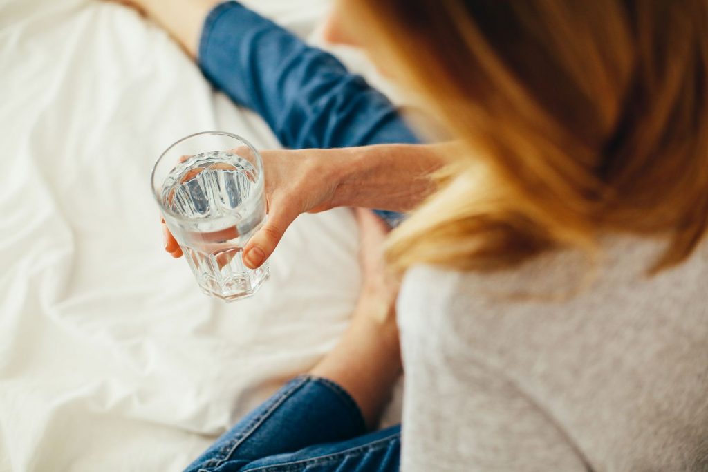 Por Qué Deberías Beber Un Vaso De Agua Nada Más Despertarte