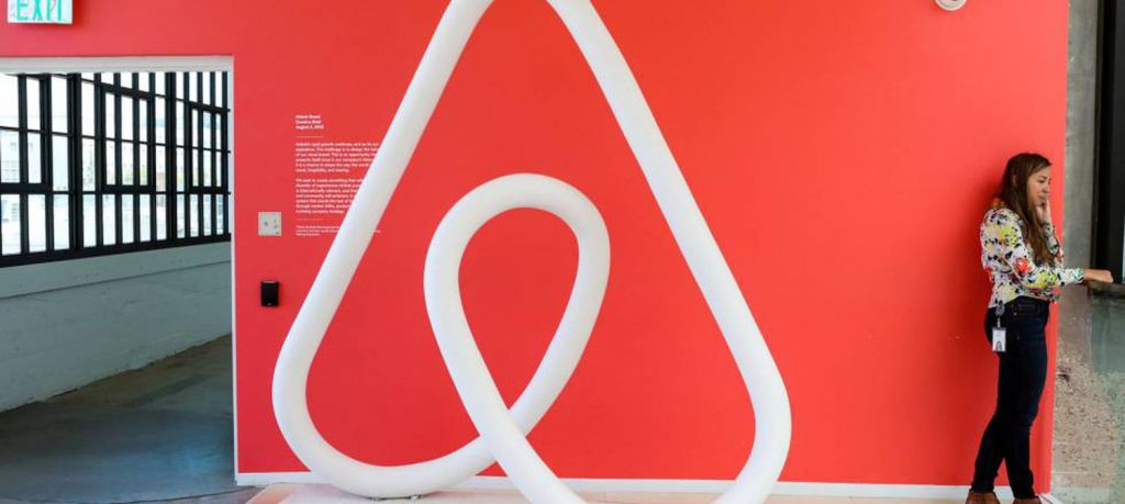 Airbnb, Como 'El Circo Del Sol', Ha Tenido Que Despedir A Un Gran Número De Sus Empleados.