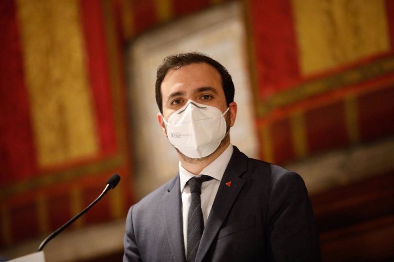 Garzón no ve «urgente» un referendum sobre la monarquía
