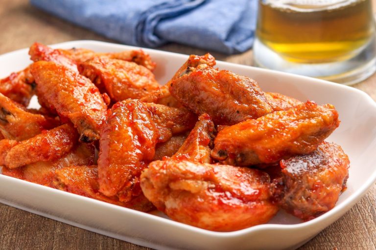 Cómo hacer unas alitas de pollo picantes adictivas