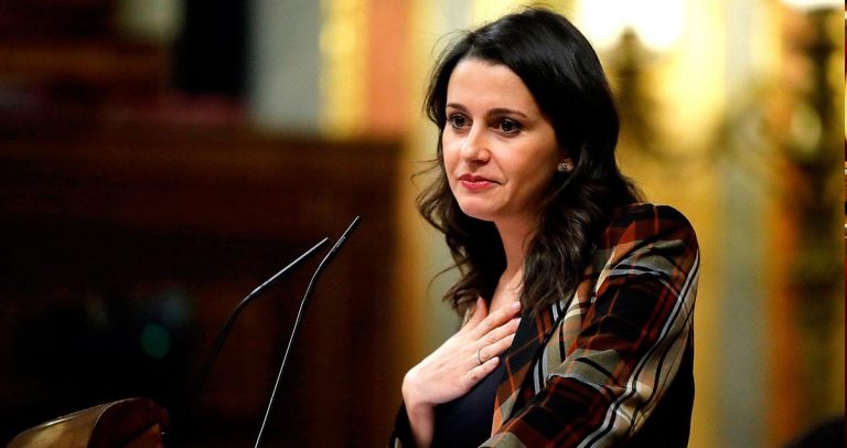 Arrimadas pide a Illa que dimita ya si quiere ser candidato en Cataluña