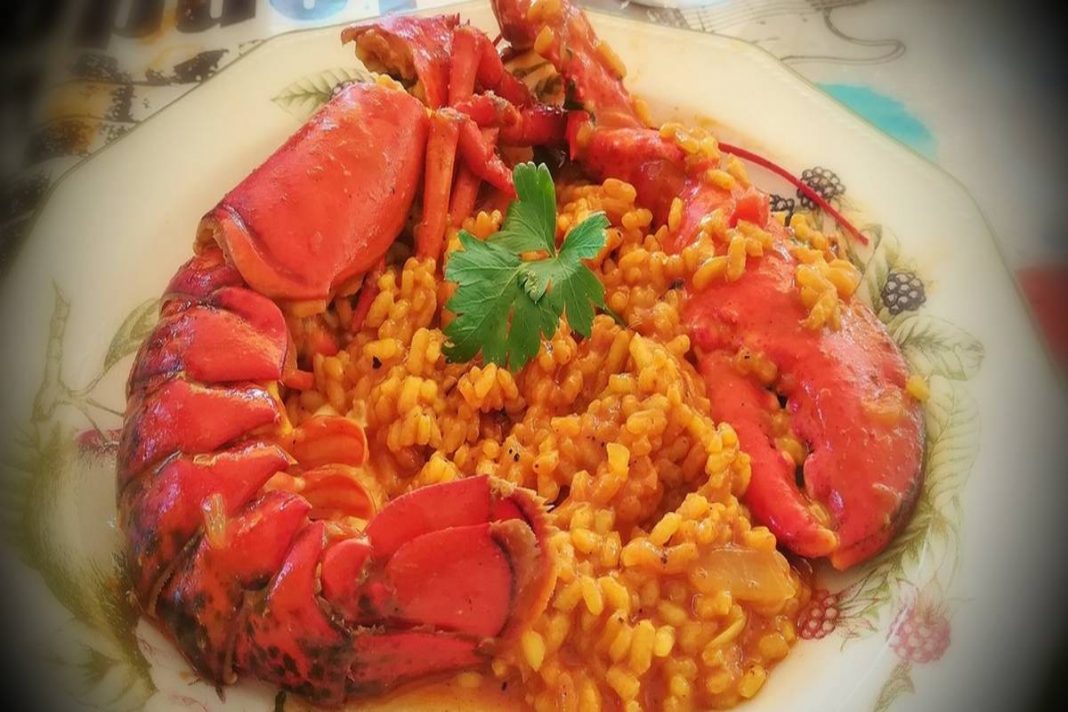 Los pasos para bordar en casa el arroz con bogavante de Chicote