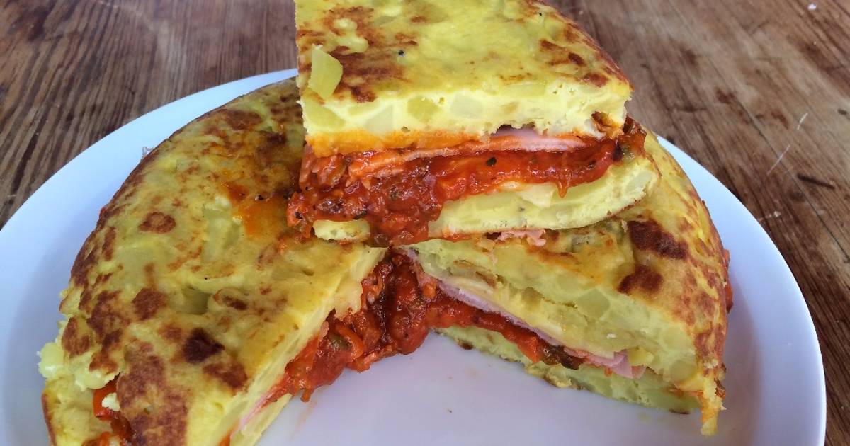 Una Delicatessen: Así Se Hace La Tortilla De Patatas Con Jamón York Y Queso