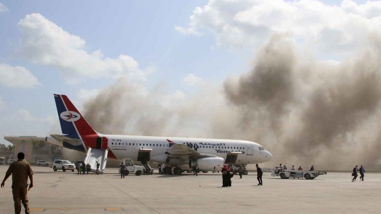 España condena el ataque al aeropuerto de Aden (Yemen)