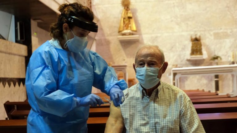 Galicia alcanza los 9.500 vacunados en la primera semana de campaña