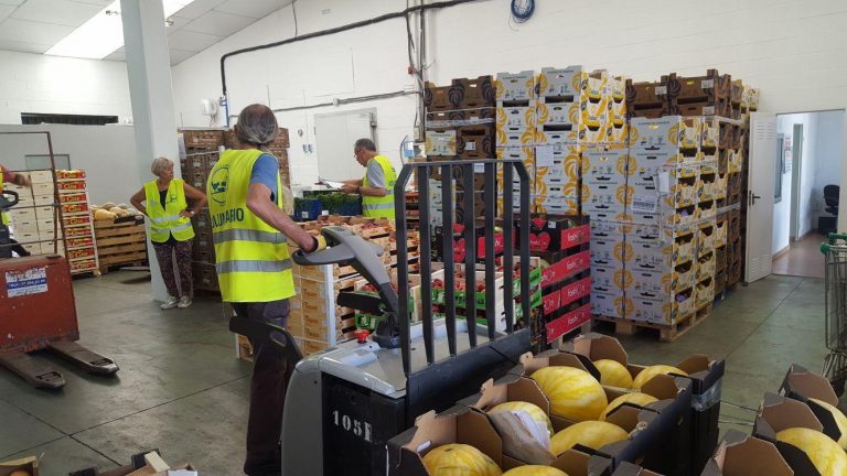 La Guardia Civil dedica su calendario 2021 a los bancos de alimentos