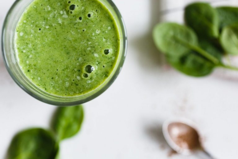 Cómo hacer un batido detox casero ideal para tu dieta