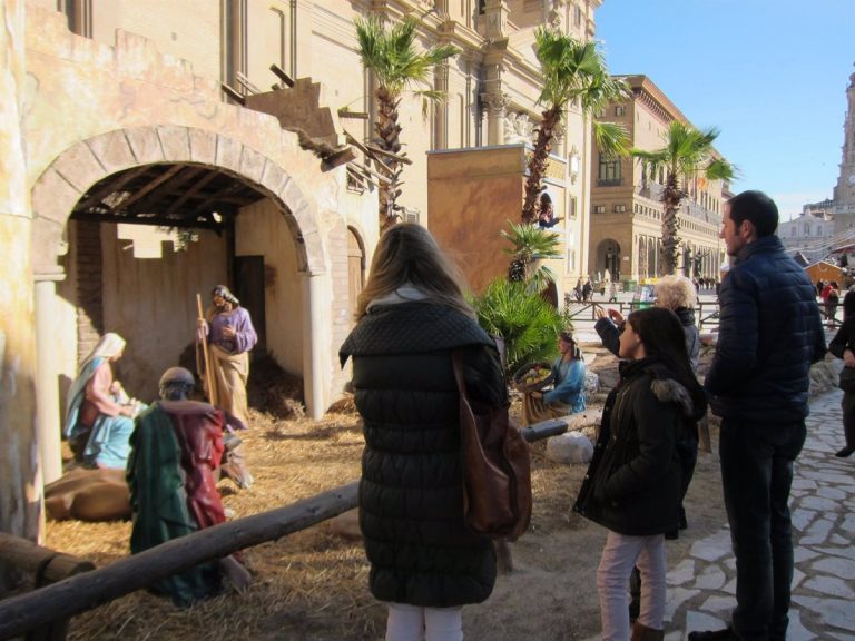 El belén monumental de la plaza del Pilar de Zaragoza abre este 5-D
