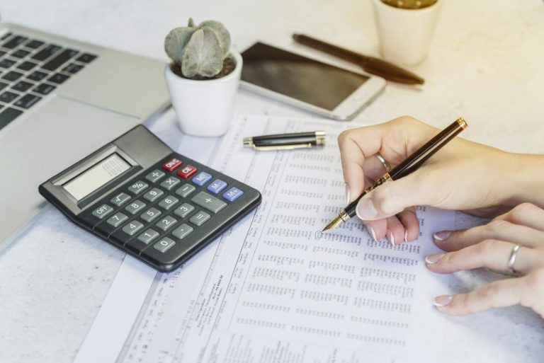 Trafigura amplia un 84% sus beneficios en su año fiscal