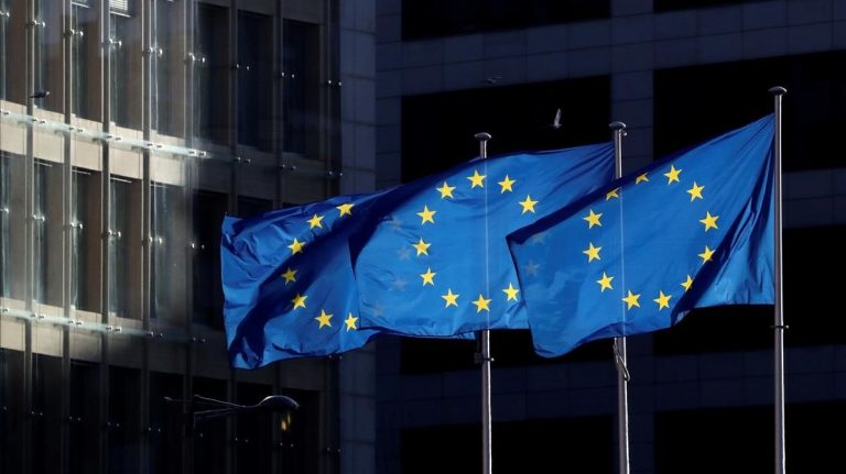 Bruselas pide explorar «todas las opciones» para salvar el veto de Hungría y Polonia