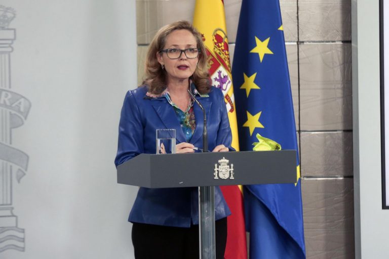 Calviño dice que el Gobierno tomará una decisión sobre el SMI adecuada a las circunstancias
