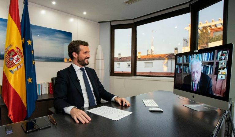 Casado adelanta su apoyo a una ley que «refuerce» a la Monarquía