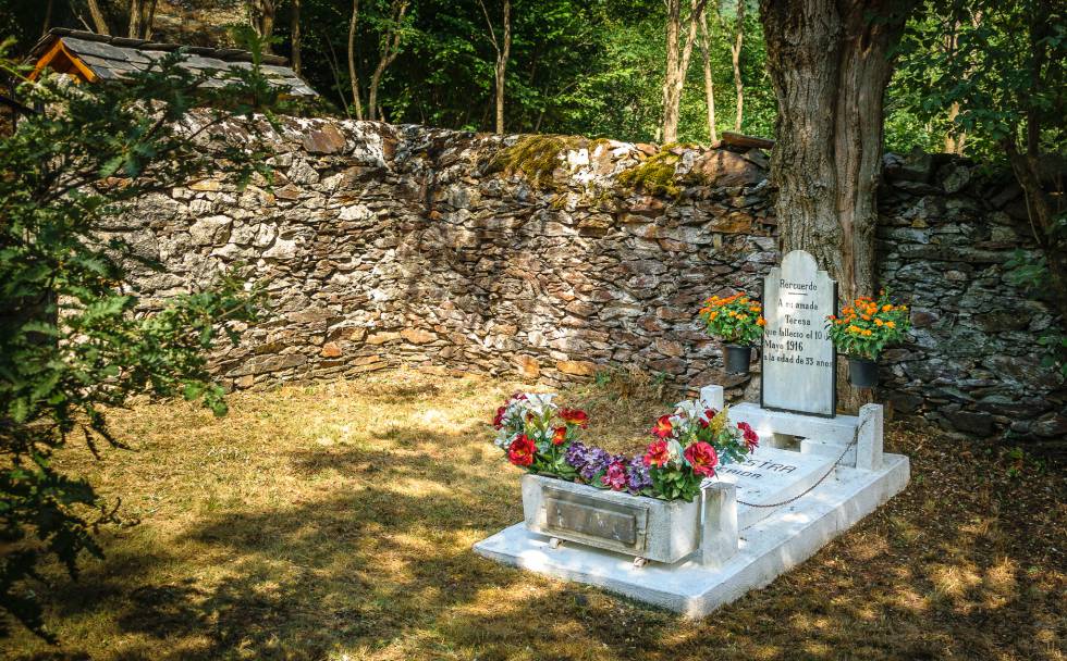 Curiosidades Del Cementerio Más Pequeño De España