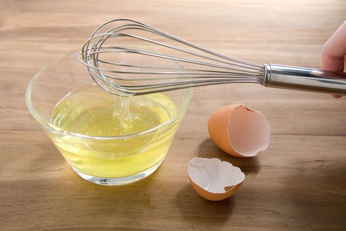 ¿Es Seguro Consumir Claras De Huevo En Crudo?