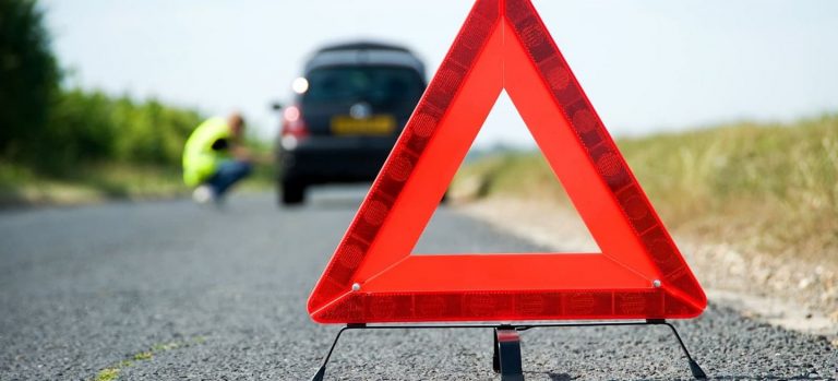 Cómo actuar si tu coche se para en marcha