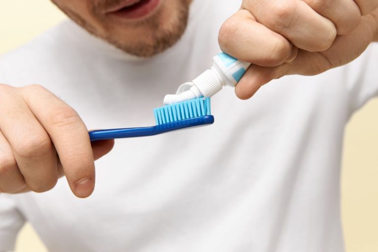 Pastas de dientes blanqueadoras: estas son las peores según la OCU