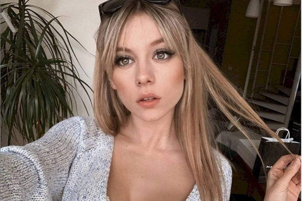 Ester Exposito 4
