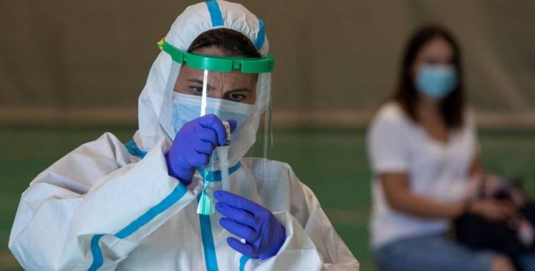 Euskadi suma 486 nuevos contagios y reduce la positividad al 5,6%