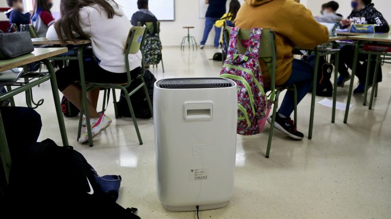 CSIF pide a Gobierno valenciano que acondicione «todas las aulas con filtros HEPA y detectores de CO2»