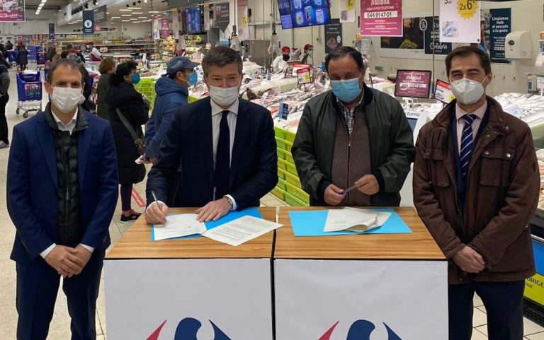 Carrefour firma el primero de los 12 acuerdos con el sector pesquero de 2021