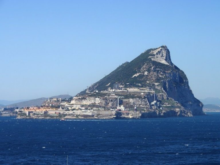 Laya admite que Reino Unido y España tienen «pretensiones irrenunciables» sobre Gibraltar