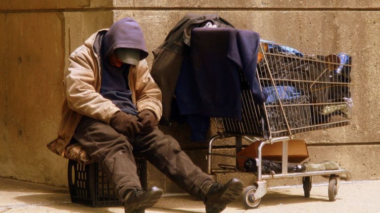 La Comunidad de Madrid destina 3,5 millones a personas sin hogar